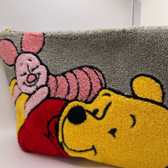 Winnie the poh carpet bag - Picture 2 of 7
